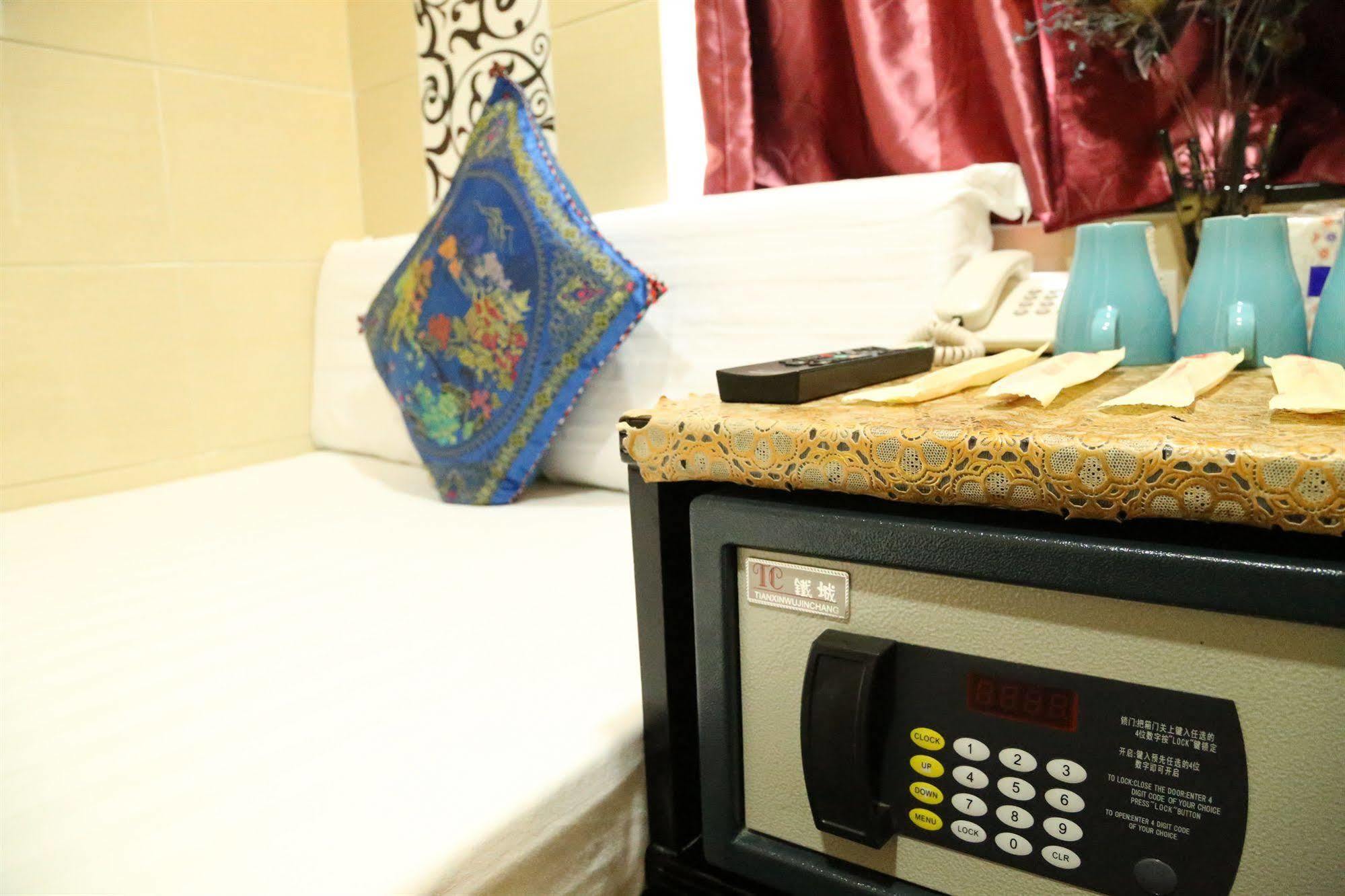 Everest Inn Guest House Хонконг Екстериор снимка
